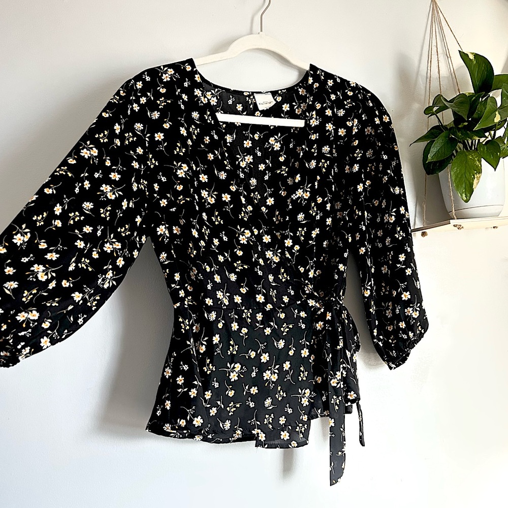 🩷 KAILEIGH WOMEN'S FLORAL PRINT TIE FRONT TOP BLACK SIZE SMALL TRENDING MESH FLO